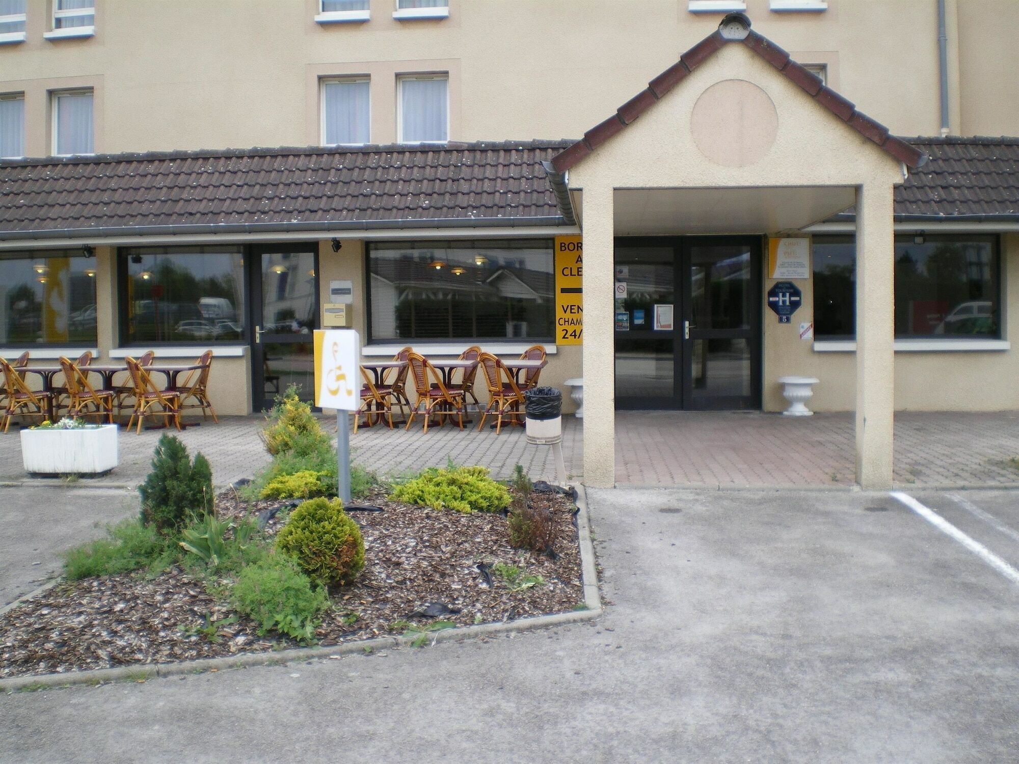 Hotel Bhoma Troyes La Chapelle-Saint-Luc Exterior photo